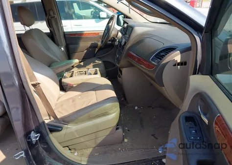 2014 Chrysler Town & Country Touring z USA, uszkodzony, nr VIN 2C4RC1BGXER272311